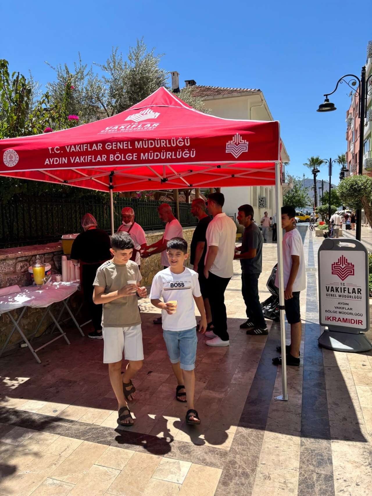 Marmaris'te Vakıflar'dan Yaz Sıcağında Gönülleri Serinleten İkram 1
